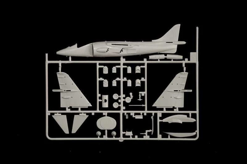 Italeri AV-8B Harrier II 1/72 plastikinis lėktuvo modelis