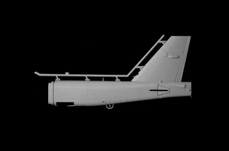 Italeri B-52G Stratofortress ankstyva versija su Hound Dog raketomis 1/72