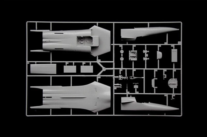 Italeri F-111A Aardvark naikintuvo modelis 1/72 – plastikinis rinkinys