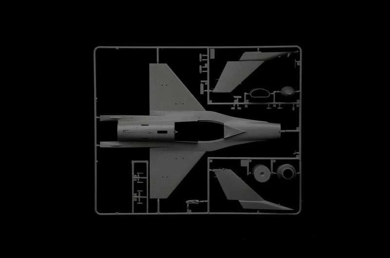 Italeri F-16C Fighting Falcon 1/48 plastikinis rinkinys (35105) WAR THUNDER