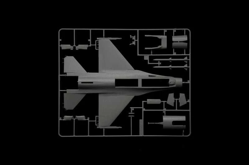 Italeri F-16C Fighting Falcon 1/48 plastikinis rinkinys (35105) WAR THUNDER