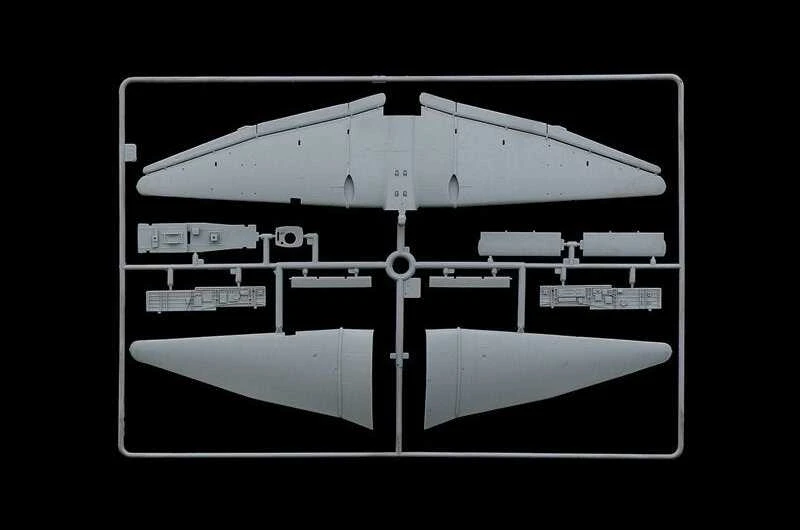 Italeri Junkers Ju 87 B-2/R-2 Stuka Picchiatello 1/48 plastikinis modelis