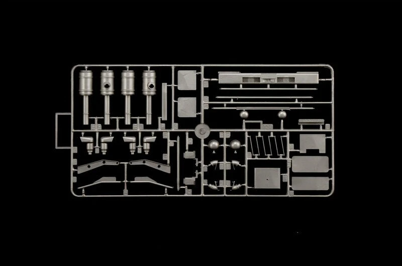 Italeri „Juodas Thunder“ australų sunkvežimio modelis Mack Superliner 1:24