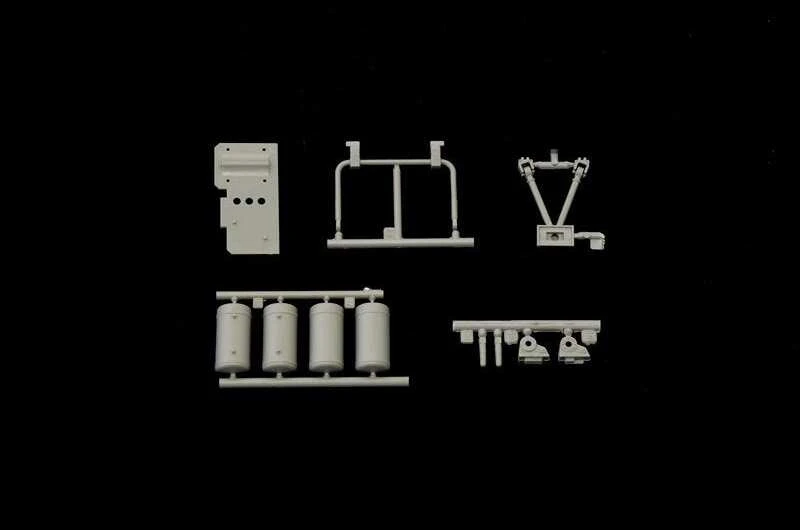 Italeri MAN F8 19.321 4x2 sunkvežimis 1/24 plastikinis modelis