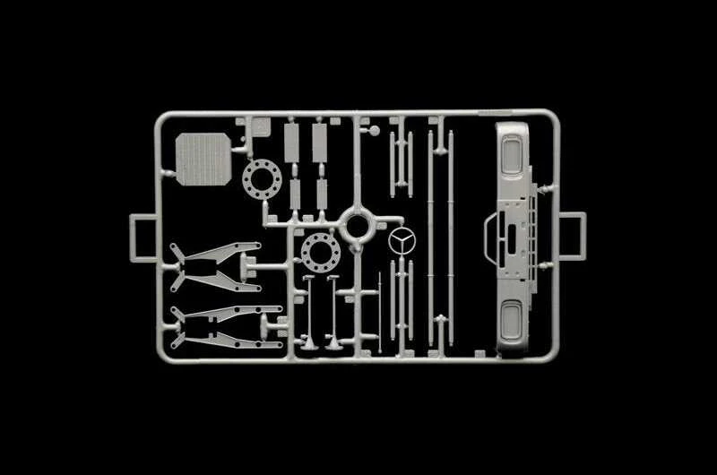 Italeri Mercedes-Benz 2238 6x4 sunkvežimis, plastikinis modelis 1/24