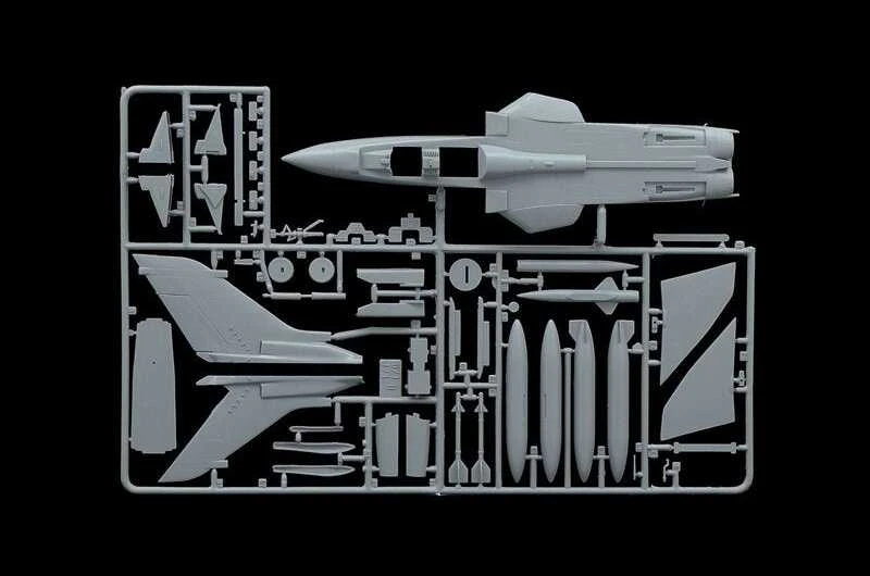 Italeri Panavia Tornado GR.1, 25 m. Golfo karo jubiliejus, 1/72 rinkinys
