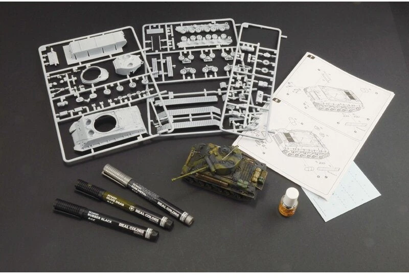 Italeri Sherman M4A3E8 „Fury“ tanko surinkimo rinkinys su dažais ir įrankiais 1/56