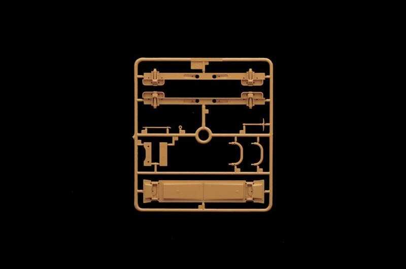 Italeri SPA-Viberti AS.42 Sahariana 1/35 plastikinis surinkimo rinkinys