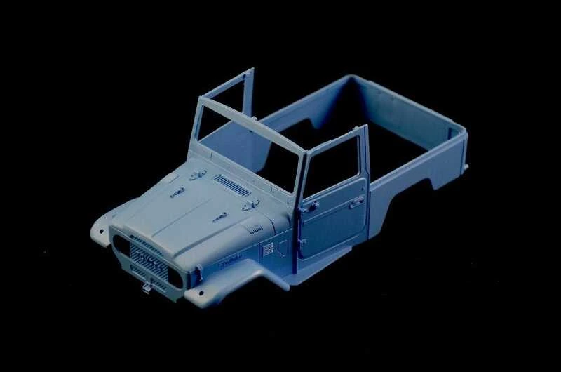 Italeri Toyota Land Cruiser BJ-44 1/24 plastikinis surenkamas modelis