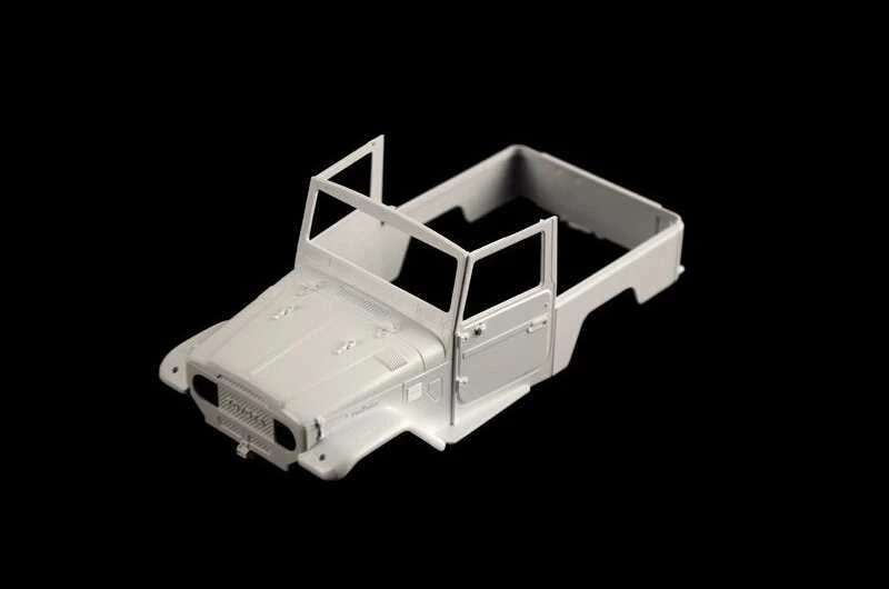 Italeri Toyota Land Cruiser Safari 1/24 plastikinis surinkimo rinkinys