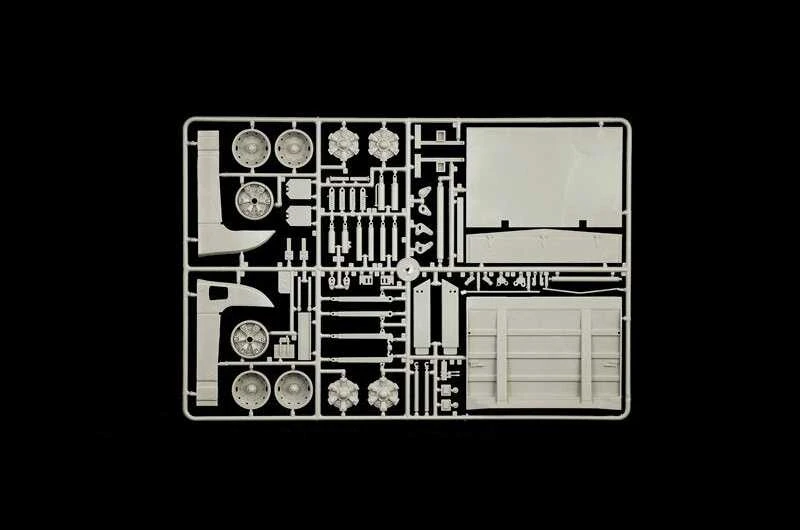 Italeri Volvo F16 Globetrotter tentinis sunkvežimis su keltuvu 1/24 rinkinys
