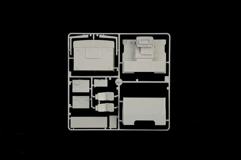 Italeri Volvo F16 Globetrotter tentinis sunkvežimis su keltuvu 1/24 rinkinys