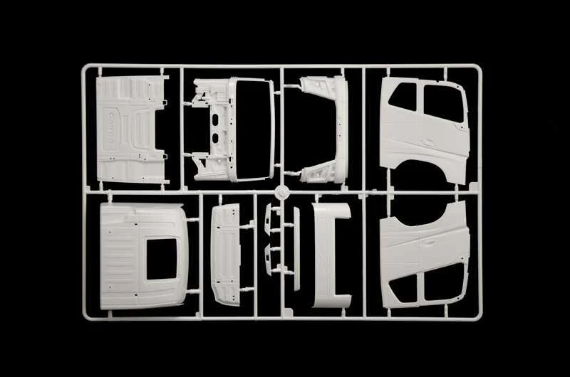 Italeri Volvo FH16 Medium Roof 1/24 plastikinis surinkimo rinkinys 3970