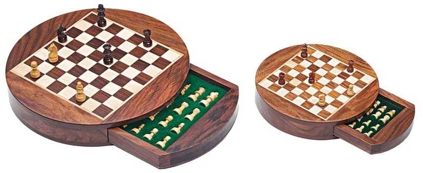 Italfama MAŽI magnetiniai mediniai šachmatai su apvalia rankų darbo lenta. Diametras 15,5cm., karalius: 1,8cm.