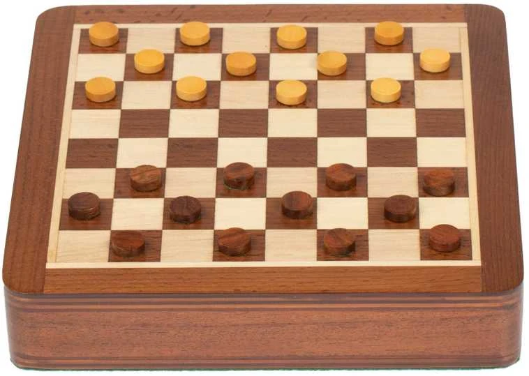 Italfama SOLIDŪS MAGNETINIAI mediniai šachmatai su dėže + ŠAŠKĖS. 19,5x19,5cm., karalius: 3,3cm.