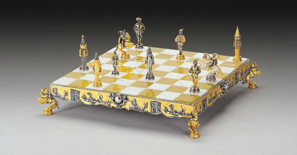 Italfama GULIVERIO KELIONĖS: ypač prabangūs šachmatai iš Bronzos dengti tikru 24K auksu