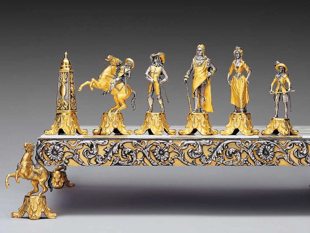 Italfama KARALIUS SAULĖ II: Ypač prabangūs šachmatai iš Bronzos dengti tikru 24K auksu