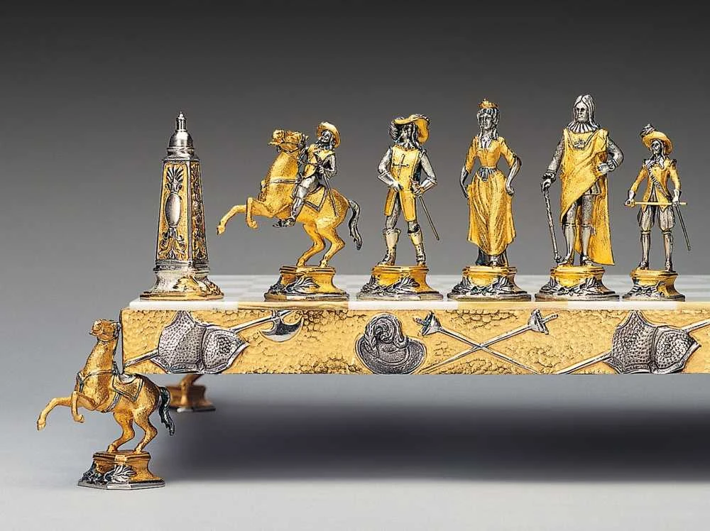 Italfama KARALIUS SAULĖ: Ypač prabangūs šachmatai iš Bronzos dengti tikru 24K auksu
