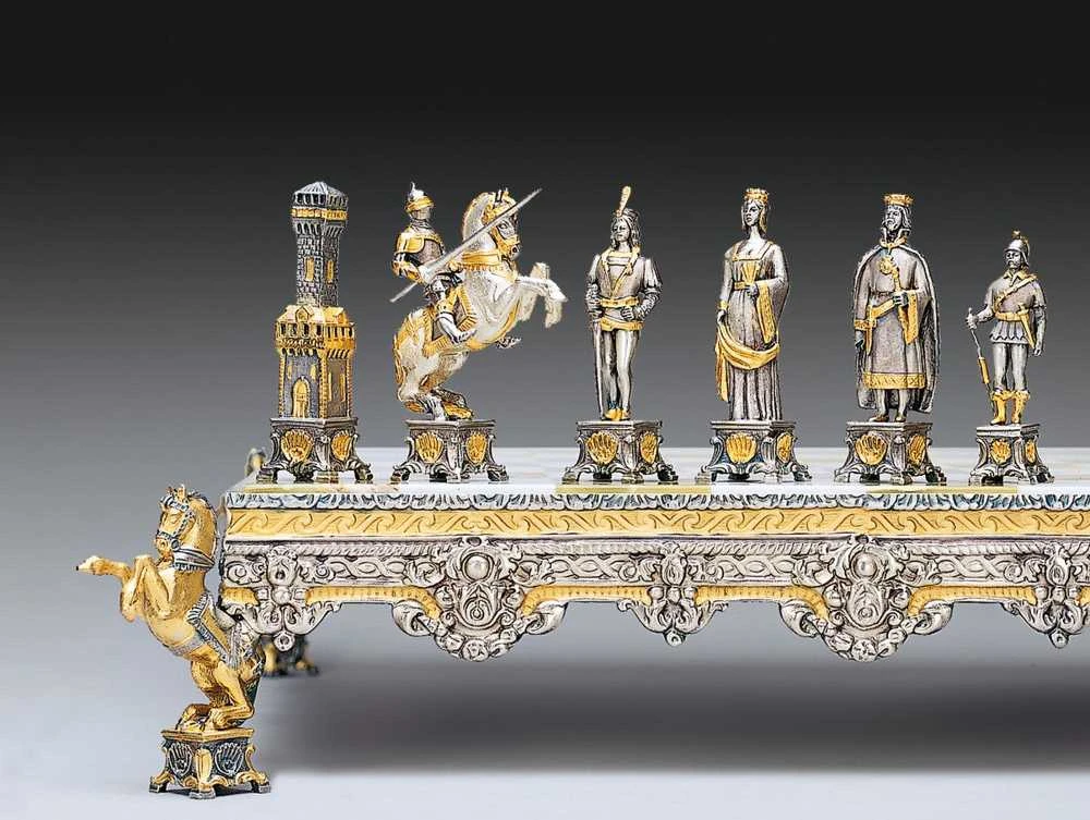 Italfama LANDSKNECHTS VS VATIKANO KARIAI: ypač prabangūs šachmatai iš Bronzos dengti tikru 24K auksu