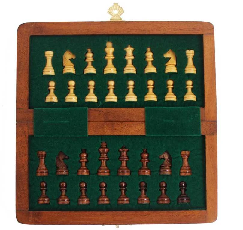 Italfama MAGNETINIAI mediniai šachmatai su sulankstoma dėžute. 18,5x18,5cm., karalius: 3,3cm.