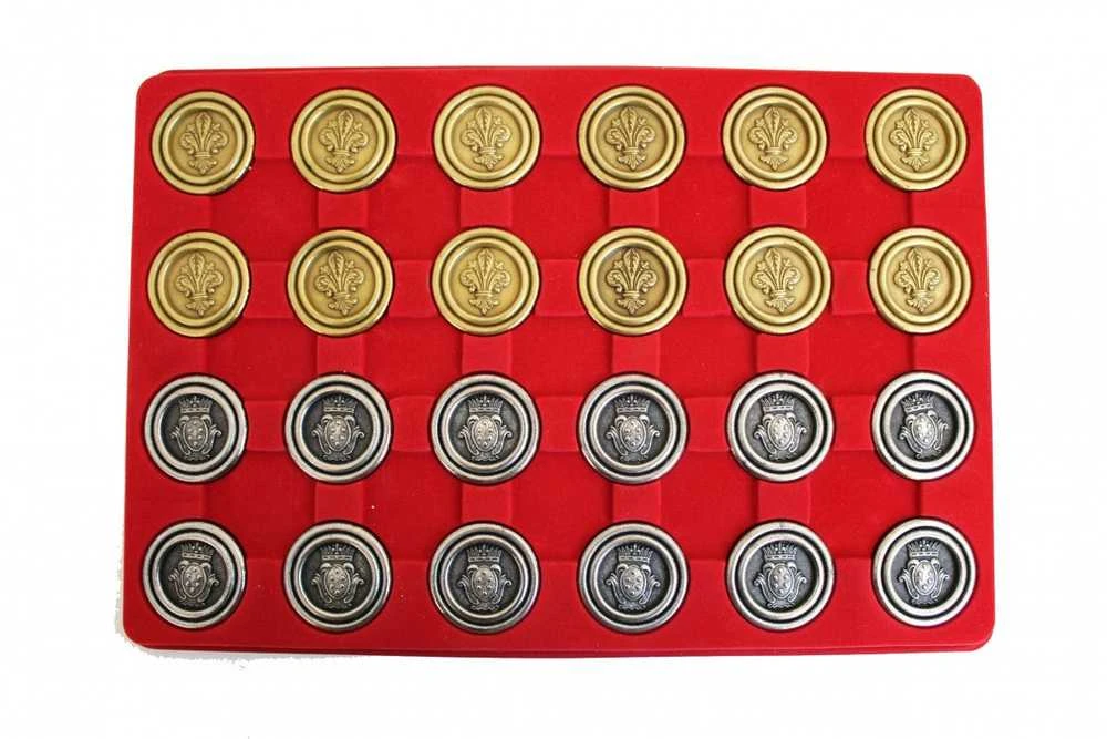 Italfama Metalinės florentietiško stiliaus šaškių figūros, diametras: 4,5cm.