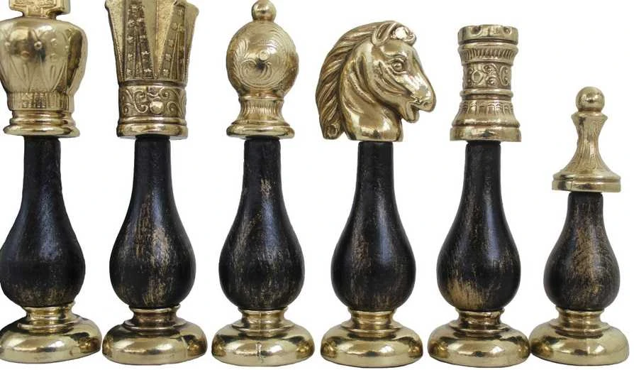 Italfama Metalinės ir dekoruotos medienos šachmatų figūros. Aukštis: 10,3cm., diametras: 2,8cm.