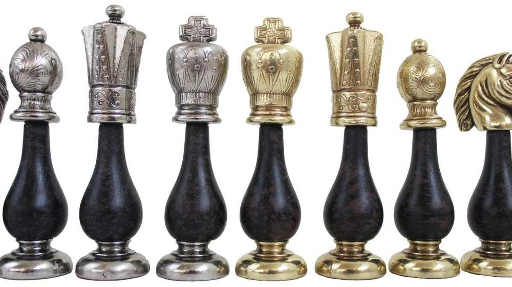 Italfama Metalinės ir dekoruotos medienos šachmatų figūros. Aukštis: 10,2cm., diametras: 2,8cm.