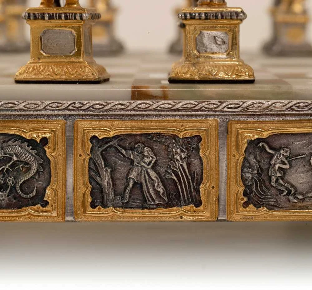 Italfama Karalius Artūras Pilyje: ypač prabangūs šachmatai iš Bronzos dengti tikru 24K auksu
