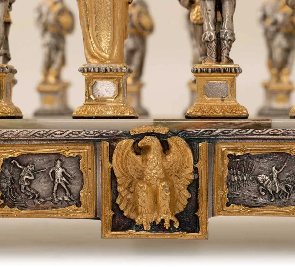 Italfama Karalius Artūras Pilyje: ypač prabangūs šachmatai iš Bronzos dengti tikru 24K auksu
