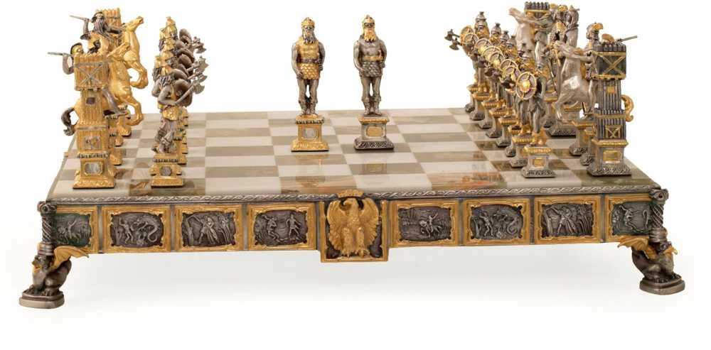 Italfama Karalius Artūras Pilyje: ypač prabangūs šachmatai iš Bronzos dengti tikru 24K auksu