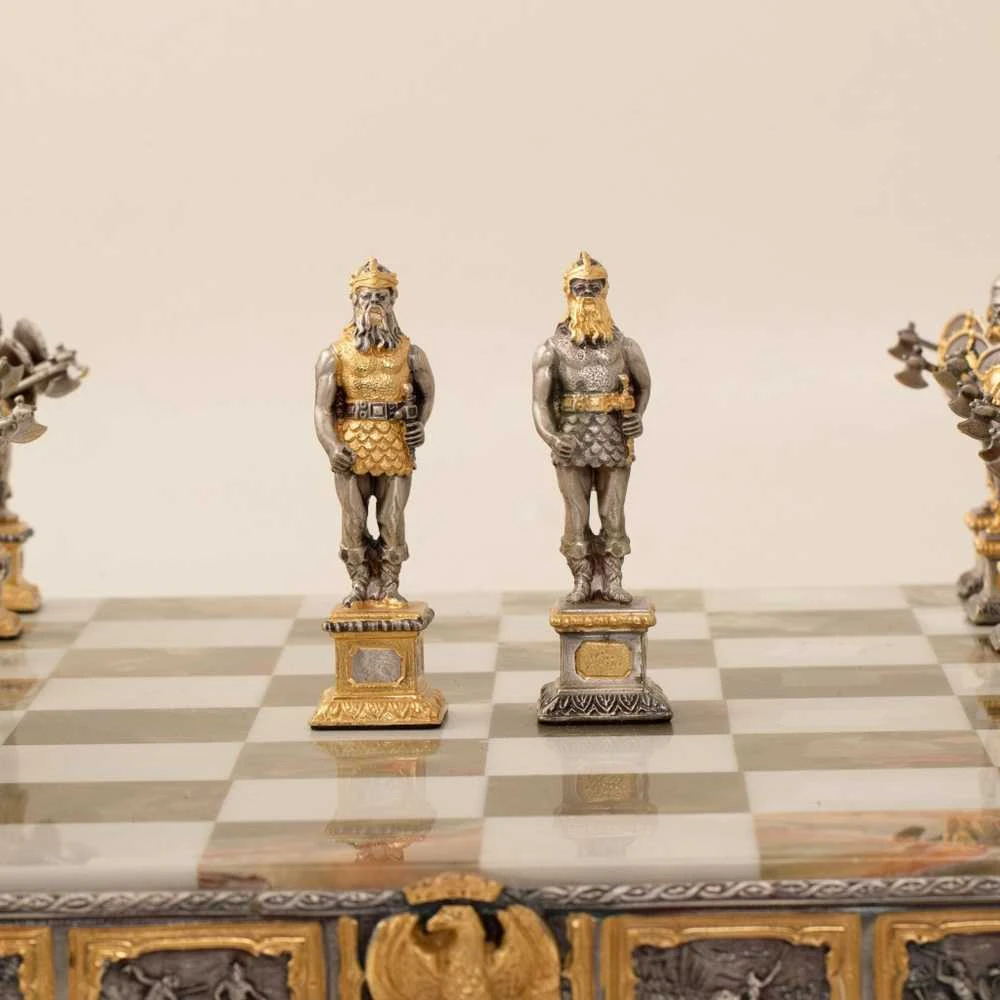 Italfama Karalius Artūras Pilyje: ypač prabangūs šachmatai iš Bronzos dengti tikru 24K auksu