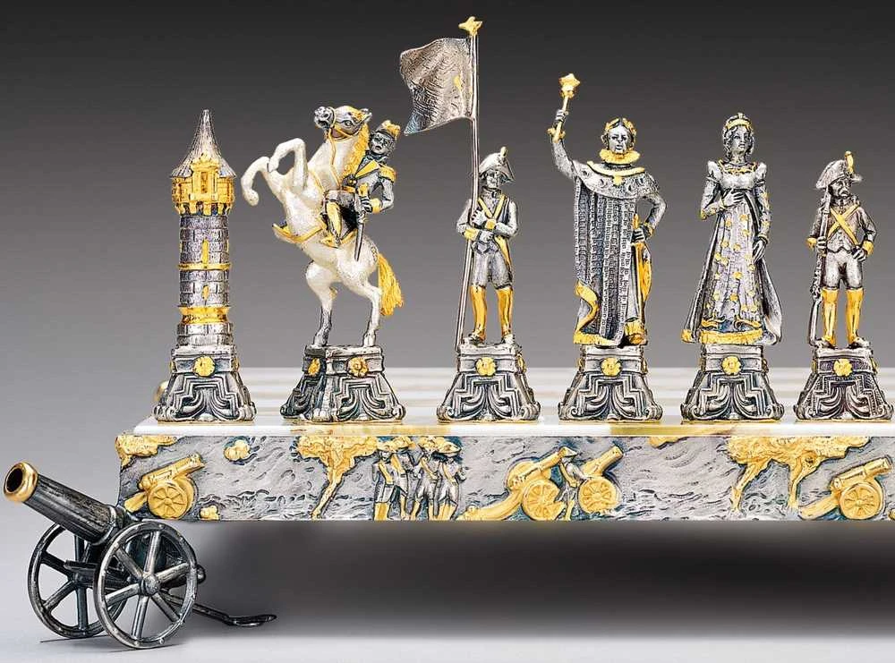 Italfama NAPOLEONAS BONAPARTAS: ypač prabangūs šachmatai iš Bronzos dengti tikru 24K auksu