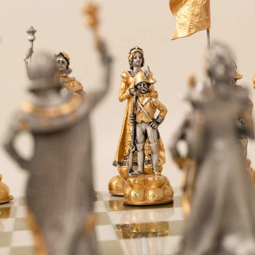Italfama Napoleonas: meniški ypatingos prabangos šachmatai padengti 24k auksu