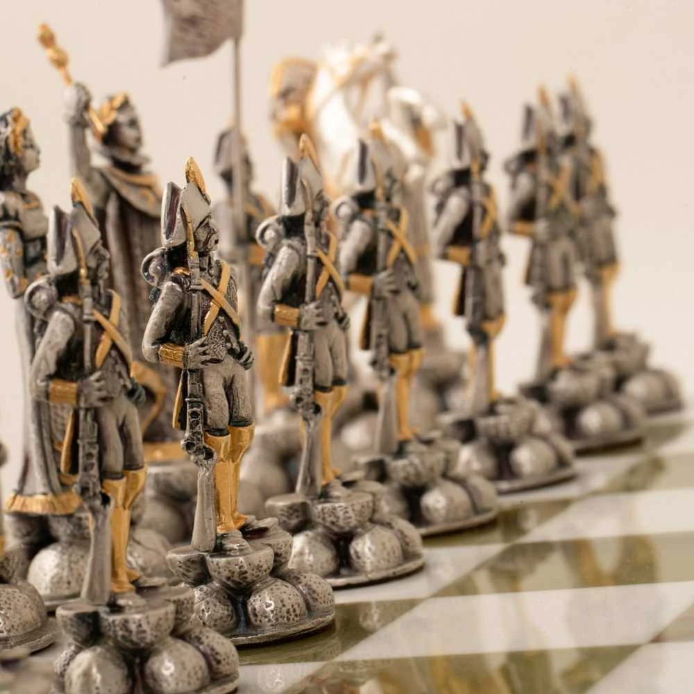 Italfama Napoleonas: meniški ypatingos prabangos šachmatai padengti 24k auksu