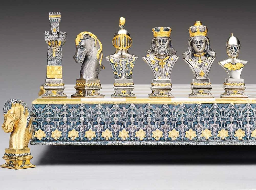 Italfama POKERIO STILIUS: Ypač prabangūs šachmatai iš Bronzos dengti tikru 24K auksu
