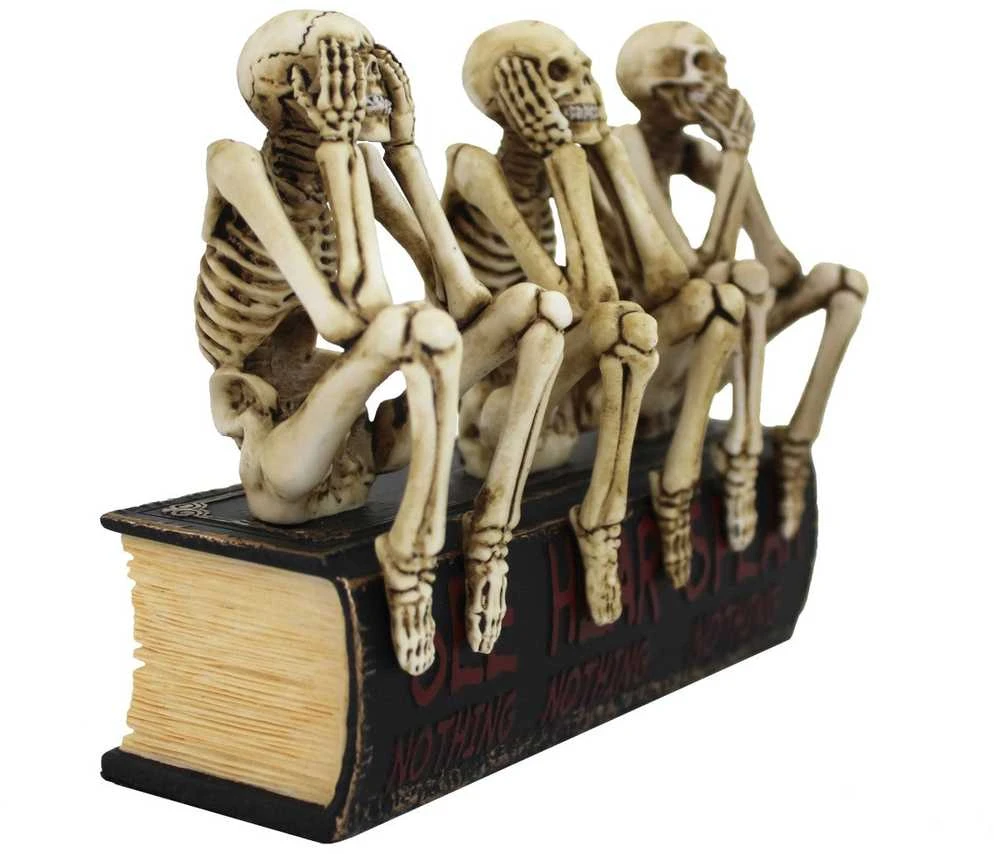 Italfama Skeletai „nematau, negirdžiu ir nesakau blogio". Išmatavimais: 15x8x12cm.