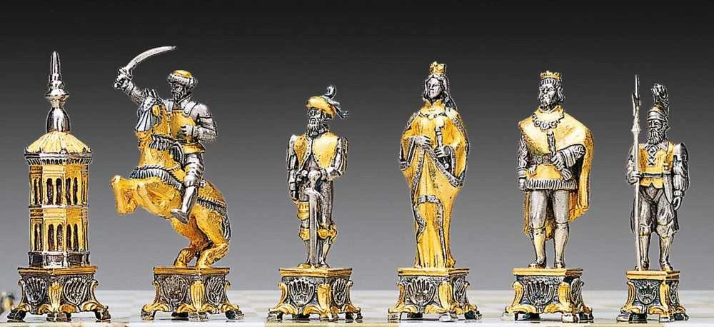 Italfama VATIKANO KARIAI III: ypač prabangūs šachmatai iš Bronzos dengti tikru 24K auksu + stalas ir kėdės