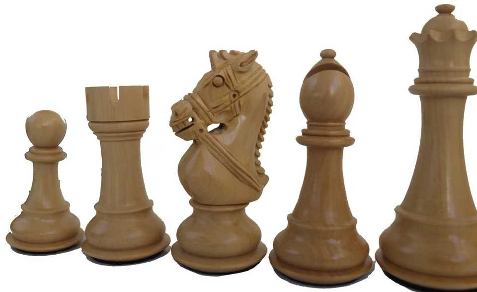 Italfama Vertingos medienos šachmatų figūros. Aukštis: 11,5cm., diametras: 5cm.
