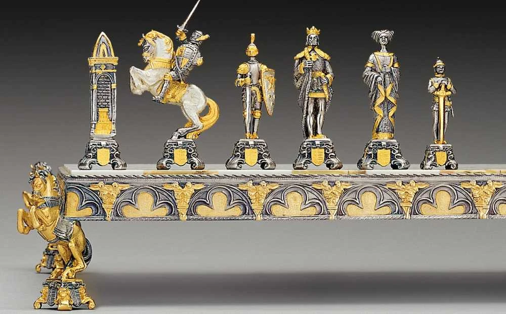 Italfama VIDURAMŽIAI: ypač prabangūs šachmatai iš Bronzos dengti tikru 24K auksu