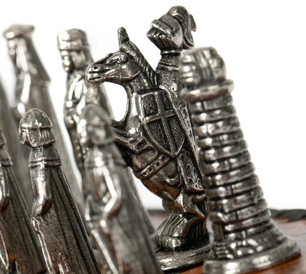Italfama Viduramžių stiliaus šachmatų komplektas su prabangia odos imitacijos lenta