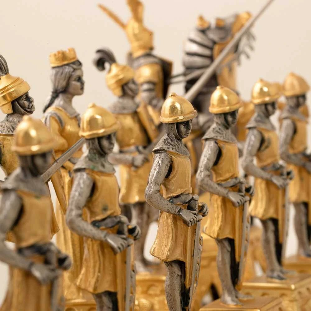 Italfama VIDURAMŽIŲ STILIUS: ypatingai prabangūs šachmatai iš Bronzos dengti tikru 24K auksu