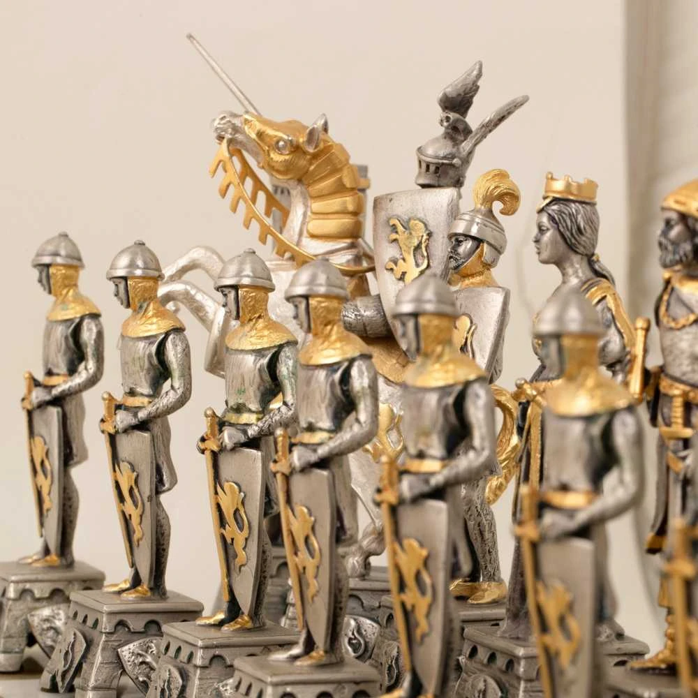 Italfama VIDURAMŽIŲ STILIUS: ypatingai prabangūs šachmatai iš Bronzos dengti tikru 24K auksu