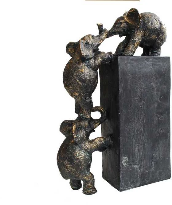 Italfama Visi už vieną, vienas už visus. Išmatavimai: 26x9x38cm.