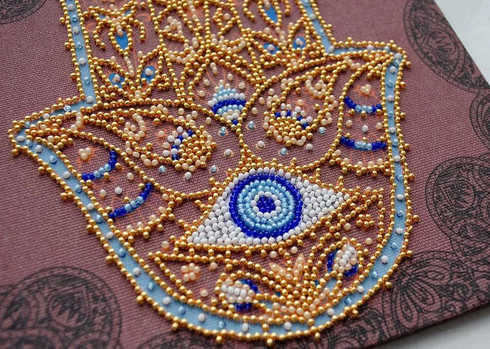 Karoliukų siuvinėjimo rinkinys „Auksinė Hamsa“ 20x20 cm Abris Art