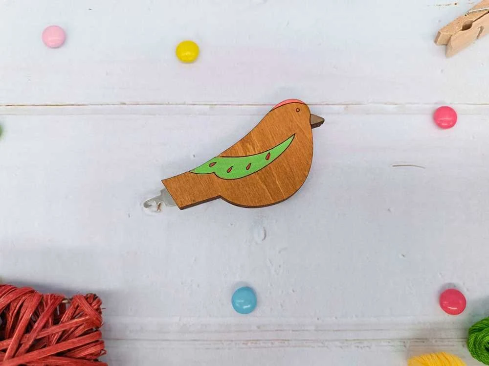 Kind Fox by Wizardi Yuliya Ausianikava ind. veikla pgl. pazyma Nr. 1201908 Adatos įvėrimo įrenginys. Žalias paukštis KF070/1-2