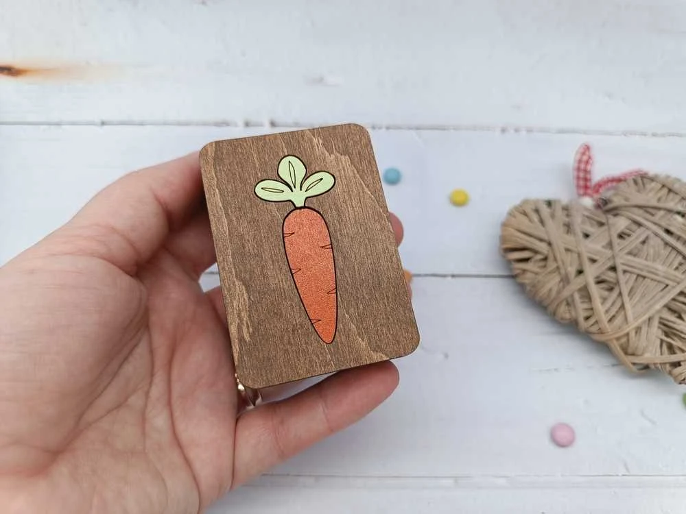 Kind Fox by Wizardi Yuliya Ausianikava ind. veikla pgl. pazyma Nr. 1201908 Medinė dėžutė. Morkytė KF057/32