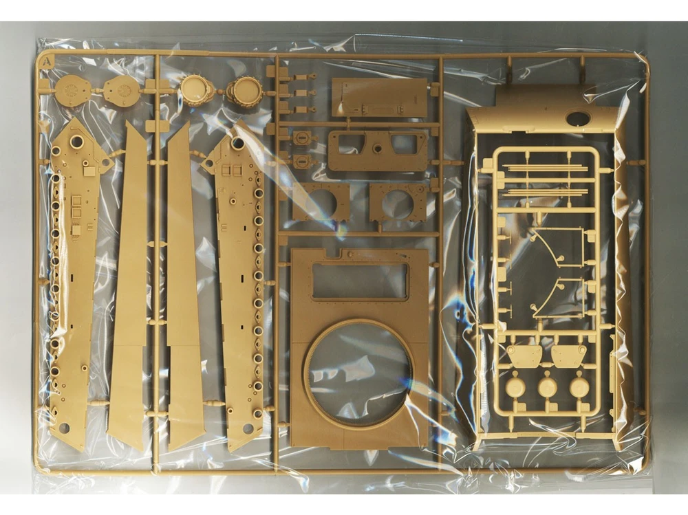 King Tiger Henschel tanko modelis 1/35, plastikinis RFM 5126