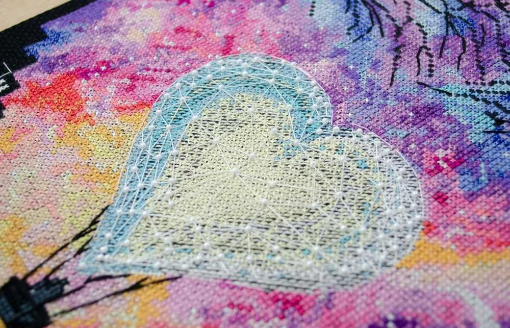 Abris Art Siuvinėjimo kryželiu rinkinys „Meilė danguje“ 23×33, juodas 14 ct, karoliukai