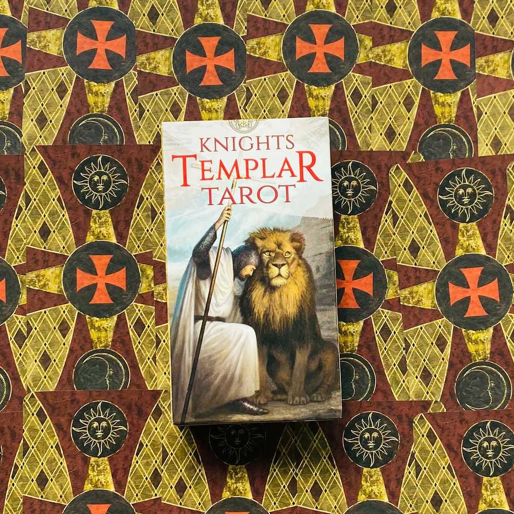 KNYGA Lo Scarabeo Knights Templar Taro Kortos