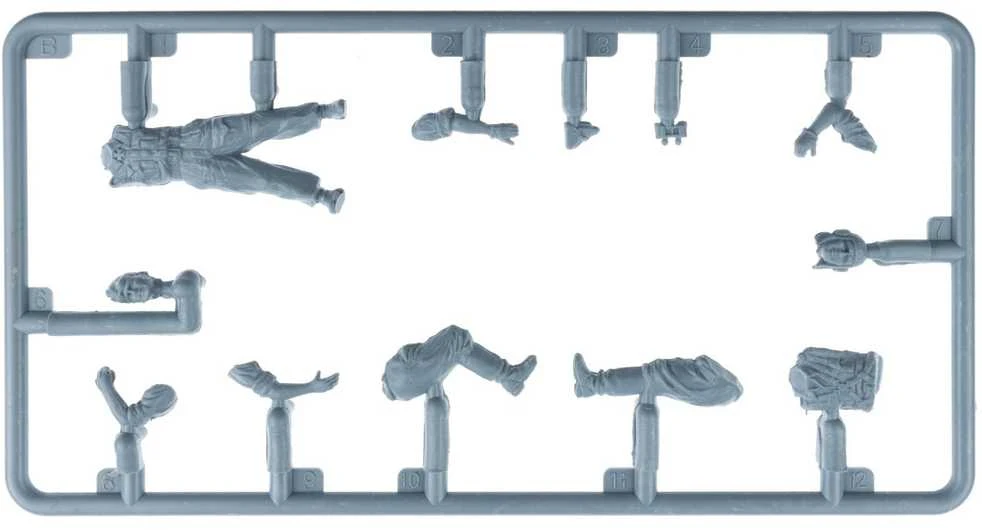 Miniart vokiečių ir rumunų pilotai su žemės įgula 1/48 figūrėlės